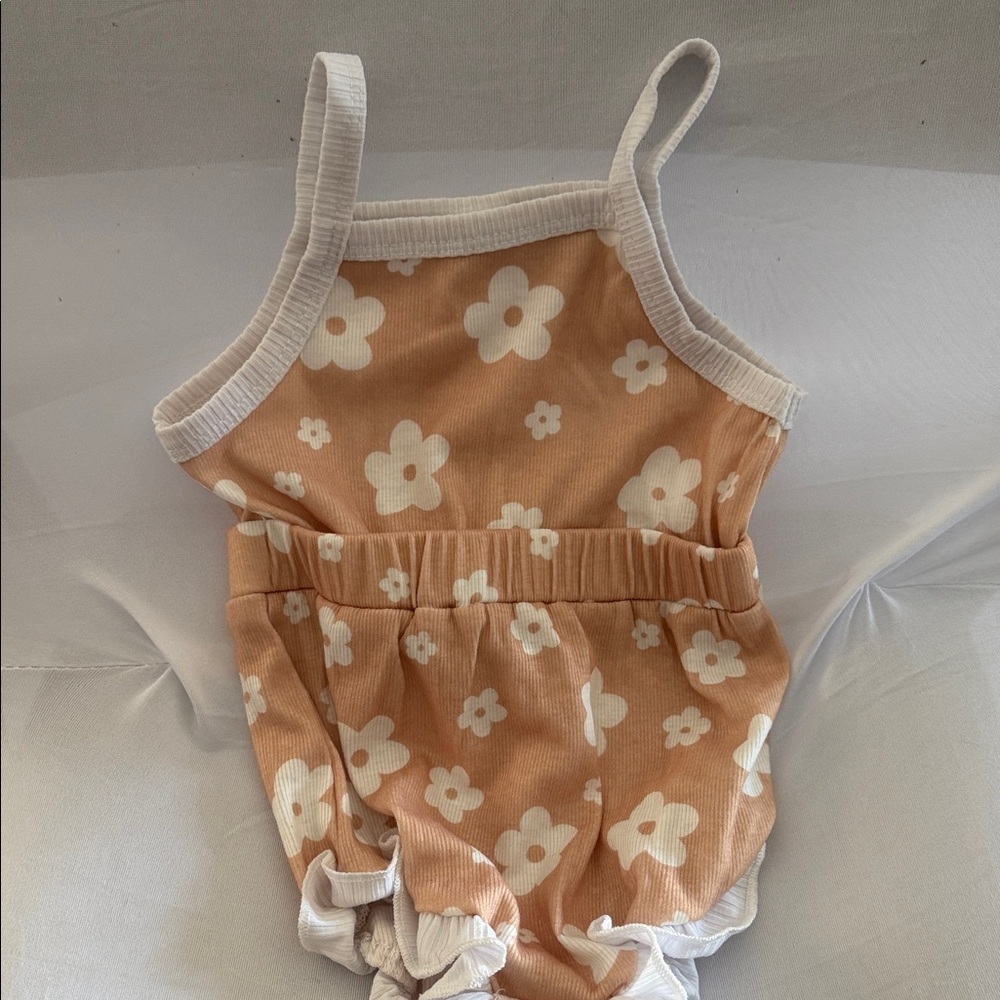 (Final Sale) SHEIN Peach and White Baby Outfit